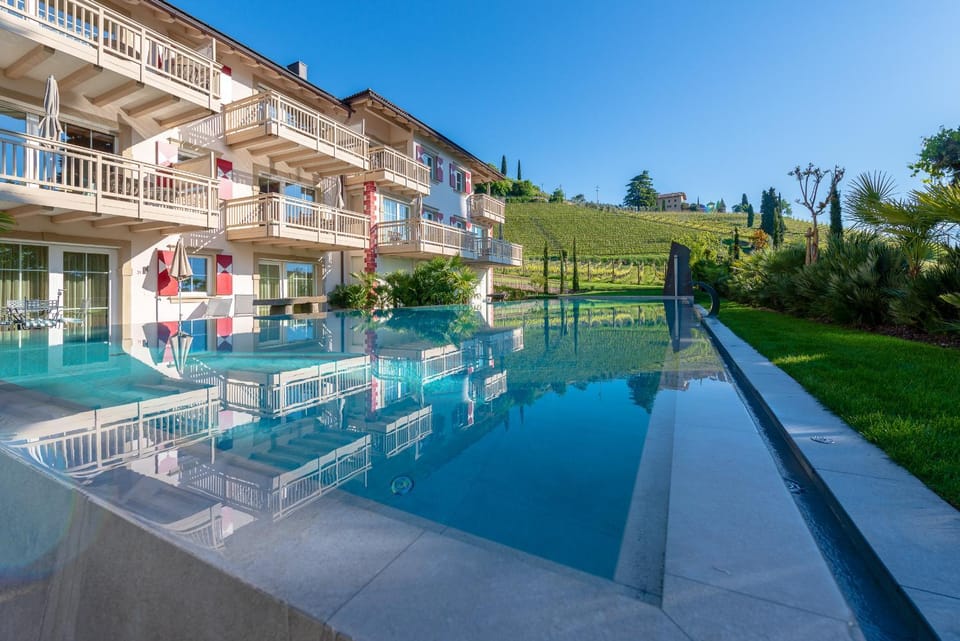 Property building, Garden, Garden view, Pool view, Swimming pool, Swimming pool