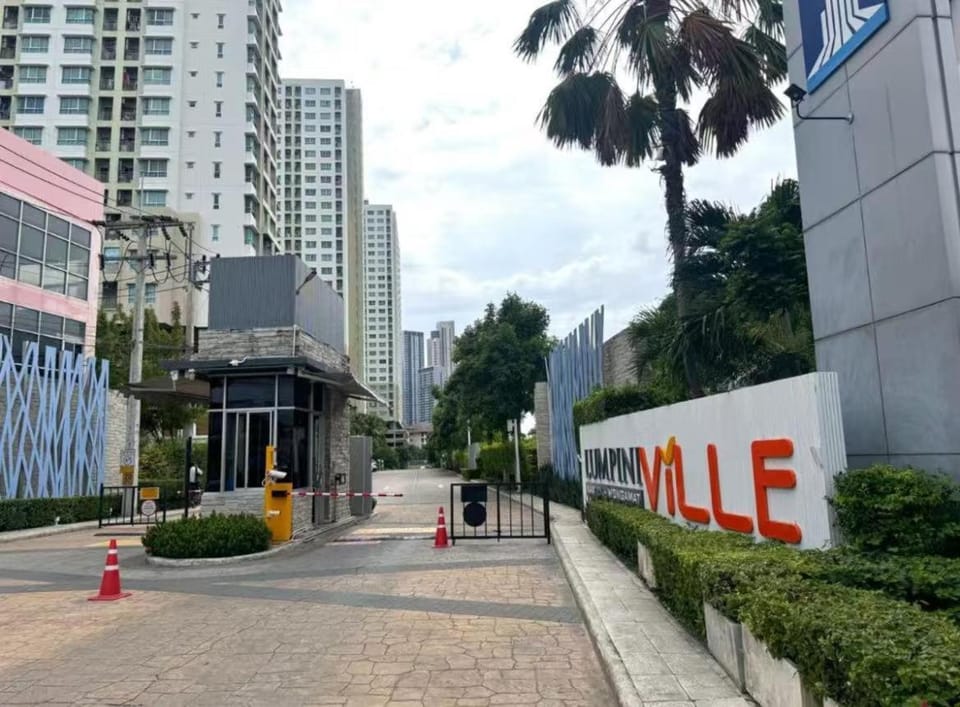 HIGH FLOOR SEAVIEW LUMPINI VILLE WONGAMAT Apartment in Pattaya City