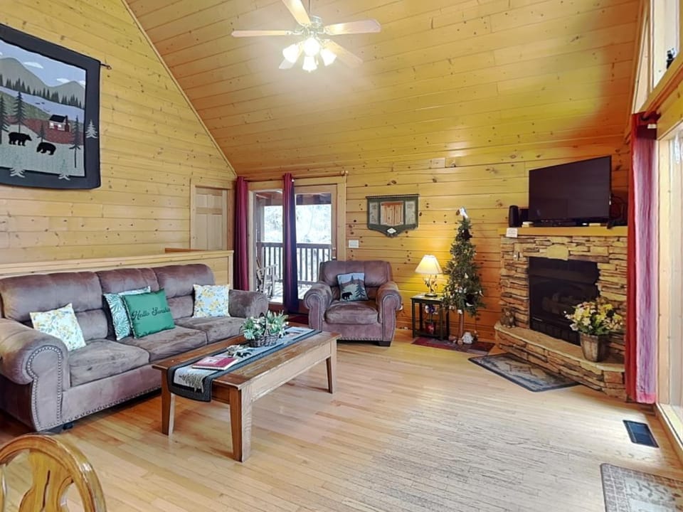 TV and multimedia, Balcony/Terrace, Living room, Seating area, fireplace