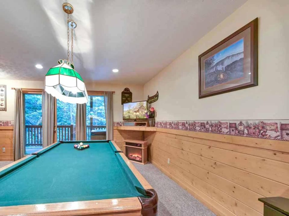 Billiard, Game Room, fireplace