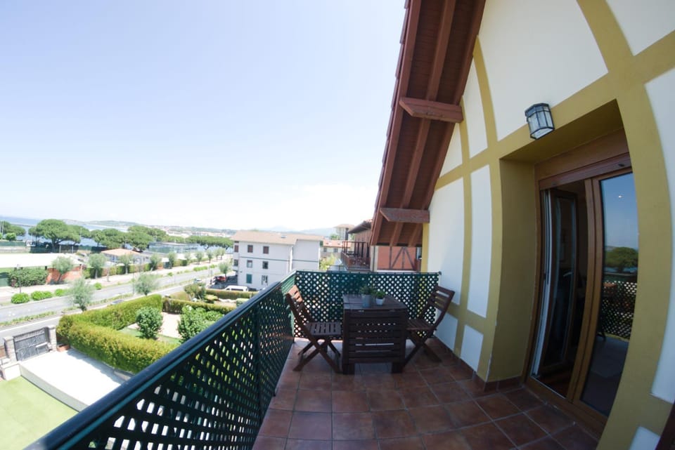 View (from property/room), Balcony/Terrace, Beach, City view, Garden view, Sea view, Street view, Sunrise, Quiet street view