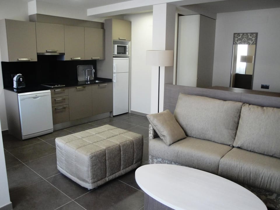 Kitchen or kitchenette, Living room