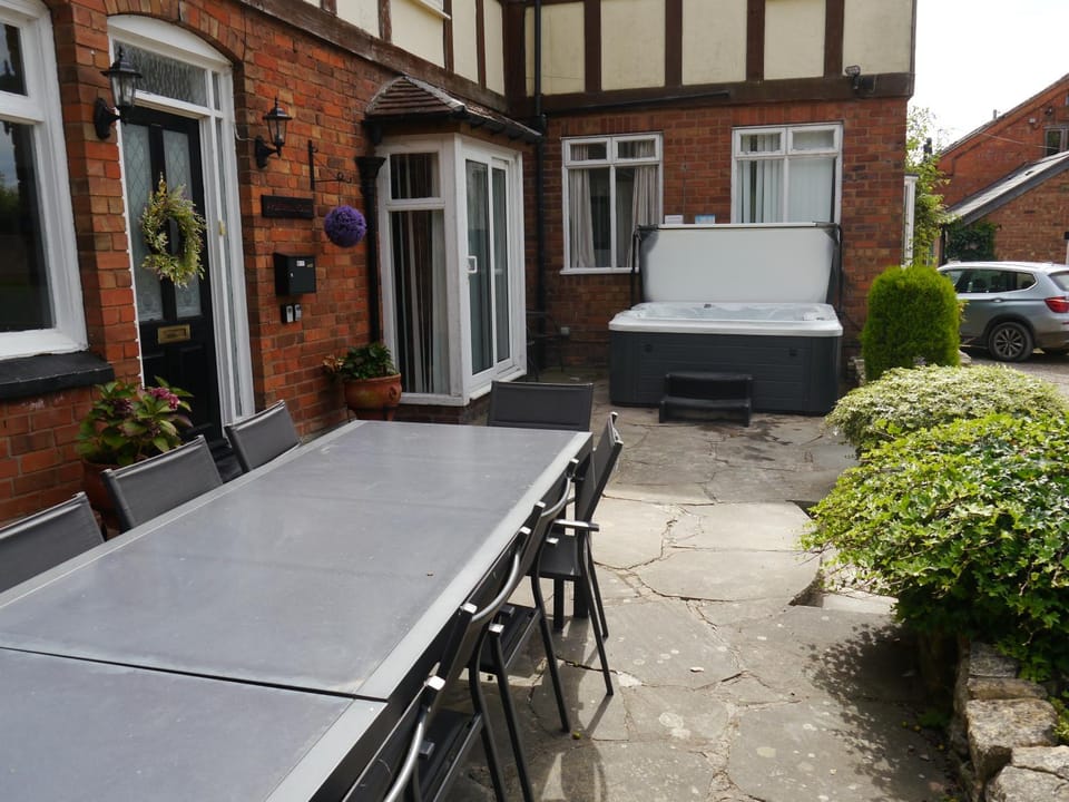 Arden Hill Farmhouse - Hot Tub, Snooker Table, Sleeps 16 House in England