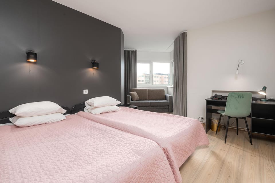 Bed, Photo of the whole room, Bedroom, hair dresser