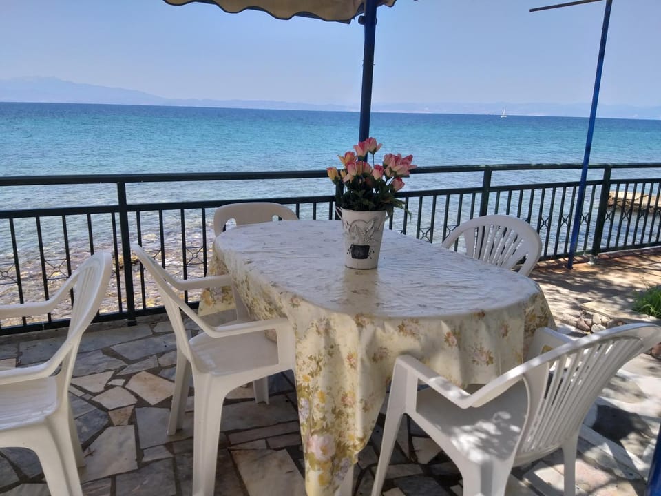 Day, Natural landscape, View (from property/room), Balcony/Terrace, Dining area, Beach, Sea view