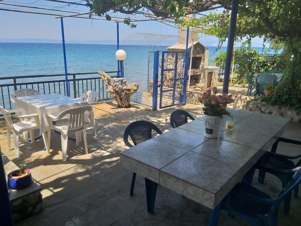 Day, Natural landscape, View (from property/room), Balcony/Terrace, Dining area, Beach, Sea view