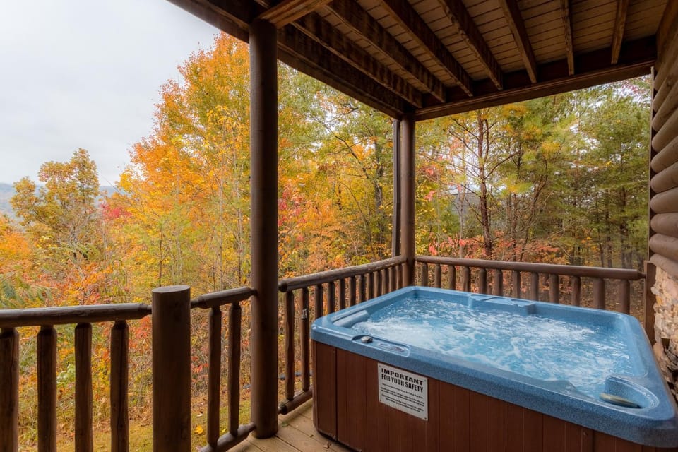 Natural landscape, Hot Tub, Balcony/Terrace, Autumn, Mountain view