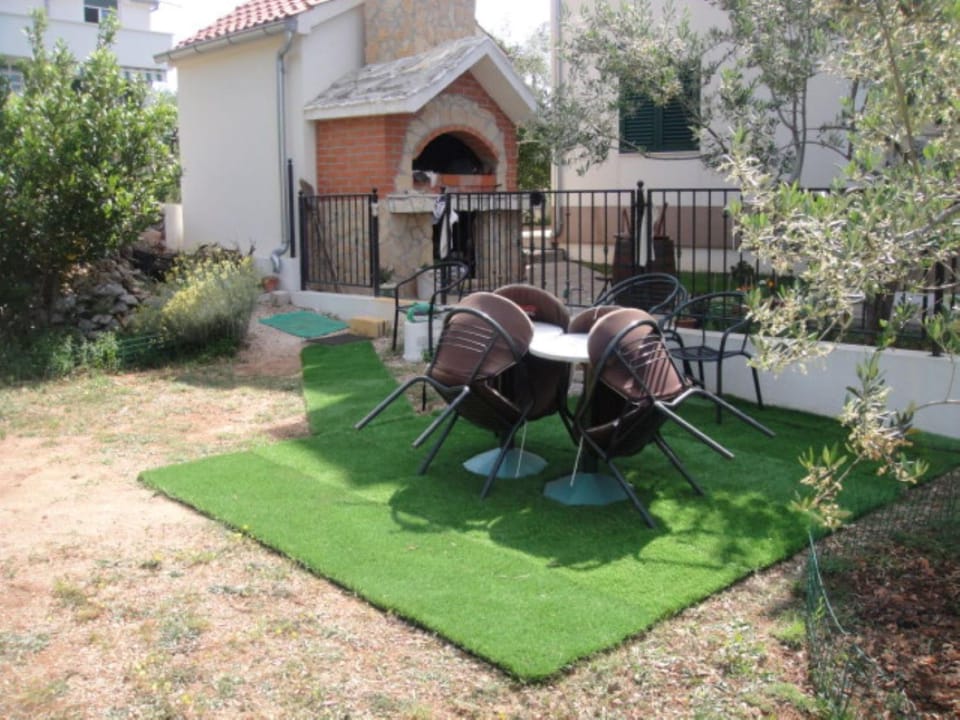 BBQ facilities, Garden