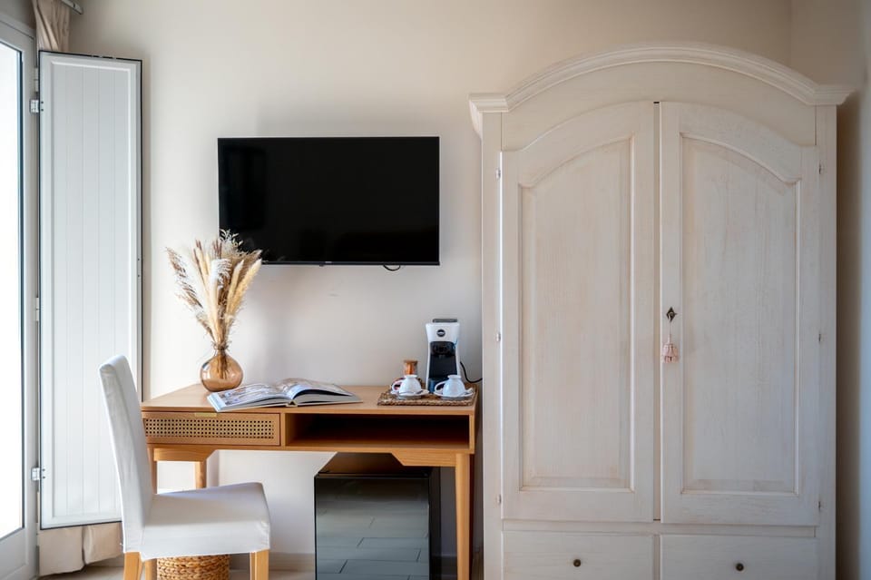 TV and multimedia, wardrobe
