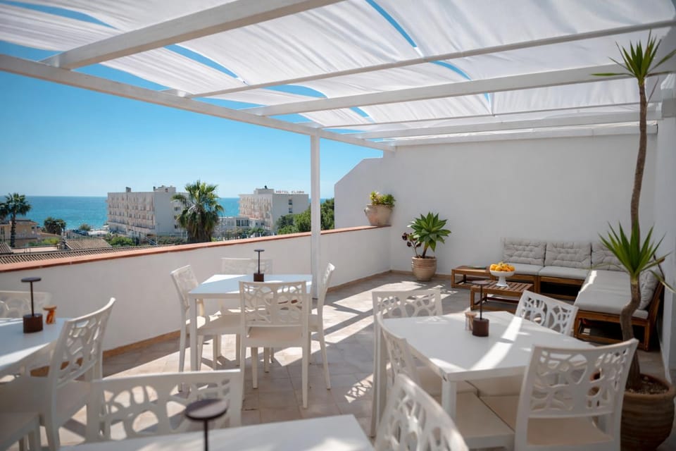 Balcony/Terrace, Seating area, Landmark view, Sea view