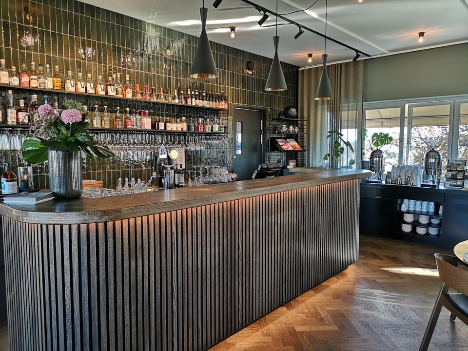 Lounge or bar, Lounge or bar