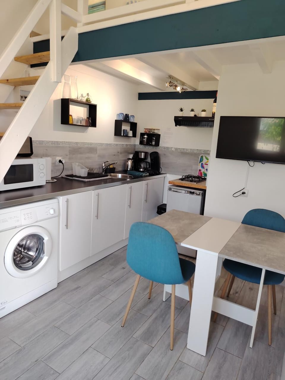 Kitchen or kitchenette