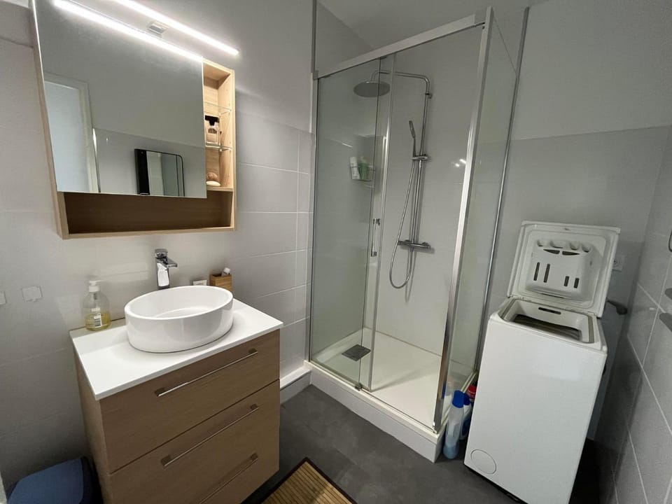 Shower, Bathroom, washing machine
