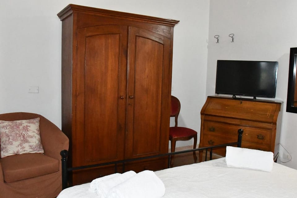 Bedroom, wardrobe