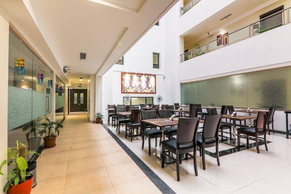 Restaurant/places to eat, Seating area