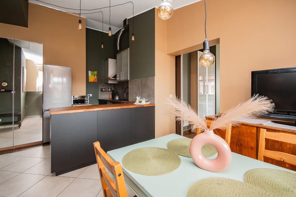 TV and multimedia, Kitchen or kitchenette, Dining area, dishwasher, oven, stove