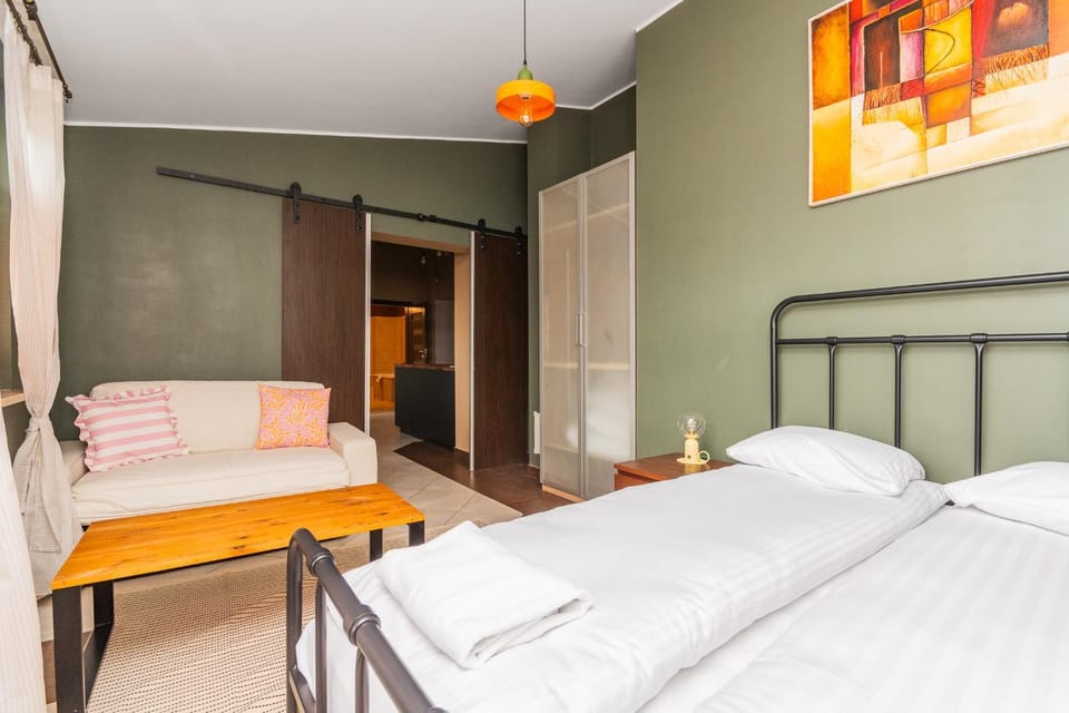 Bed, Living room, Photo of the whole room, Seating area, Bedroom