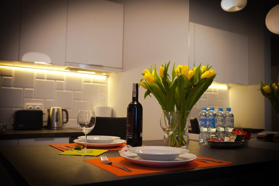 Restaurant/places to eat, Kitchen or kitchenette, Living room