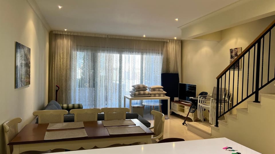 TV and multimedia, Seating area