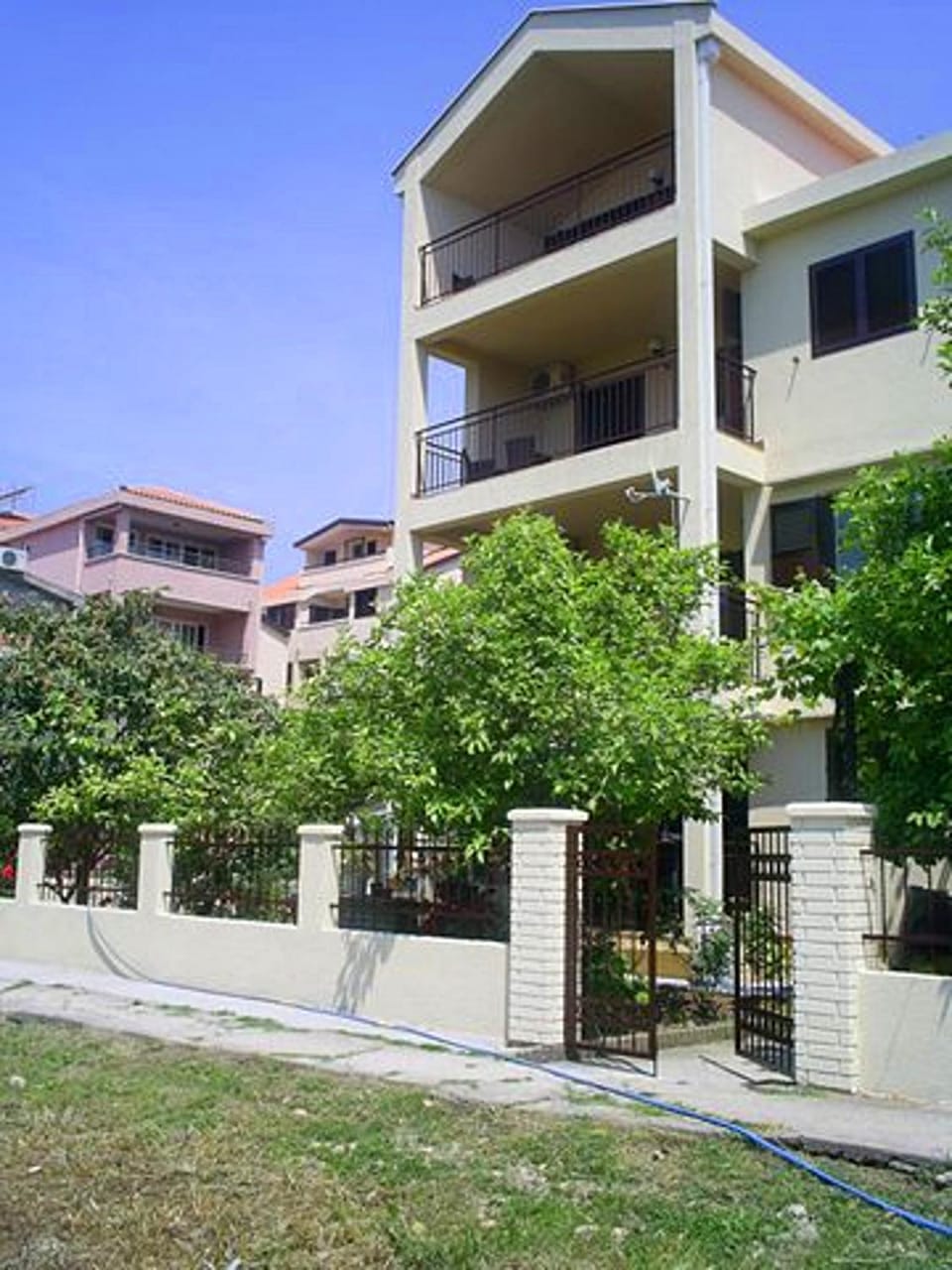 Facade/entrance