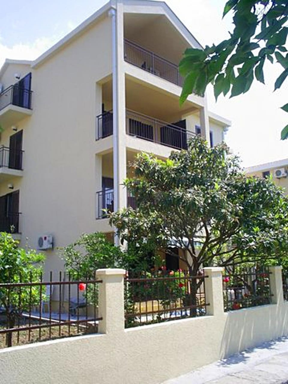 Facade/entrance
