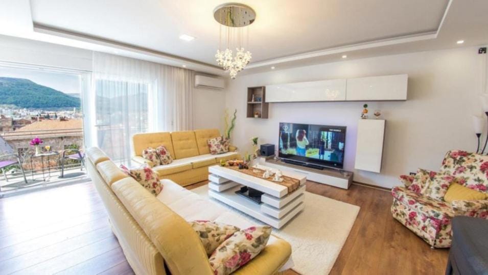 Communal lounge/ TV room, Living room, Seating area