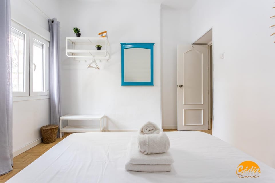 Bed, Bedroom, towels, wardrobe
