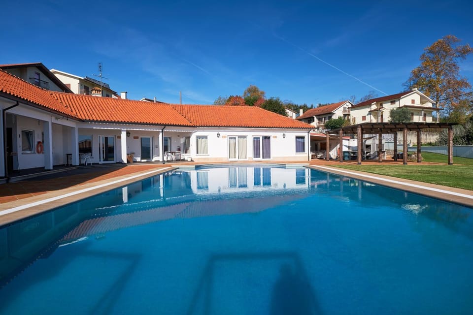 Property building, Day, Pool view, Swimming pool, Swimming pool