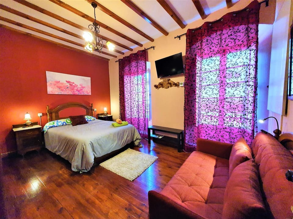 Photo of the whole room, Bedroom