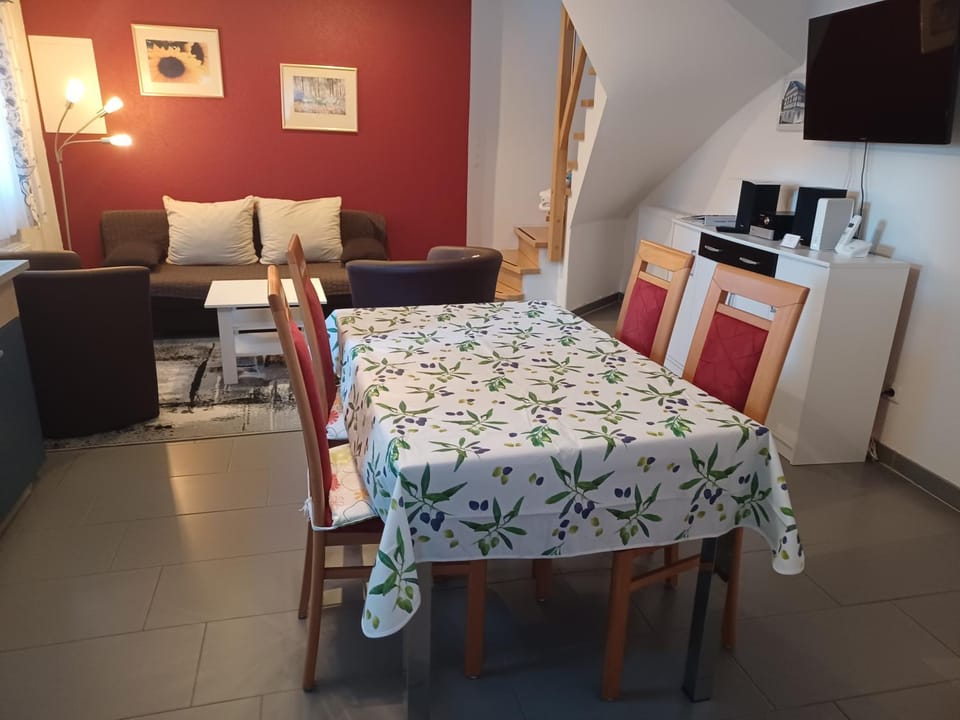 TV and multimedia, Dining area