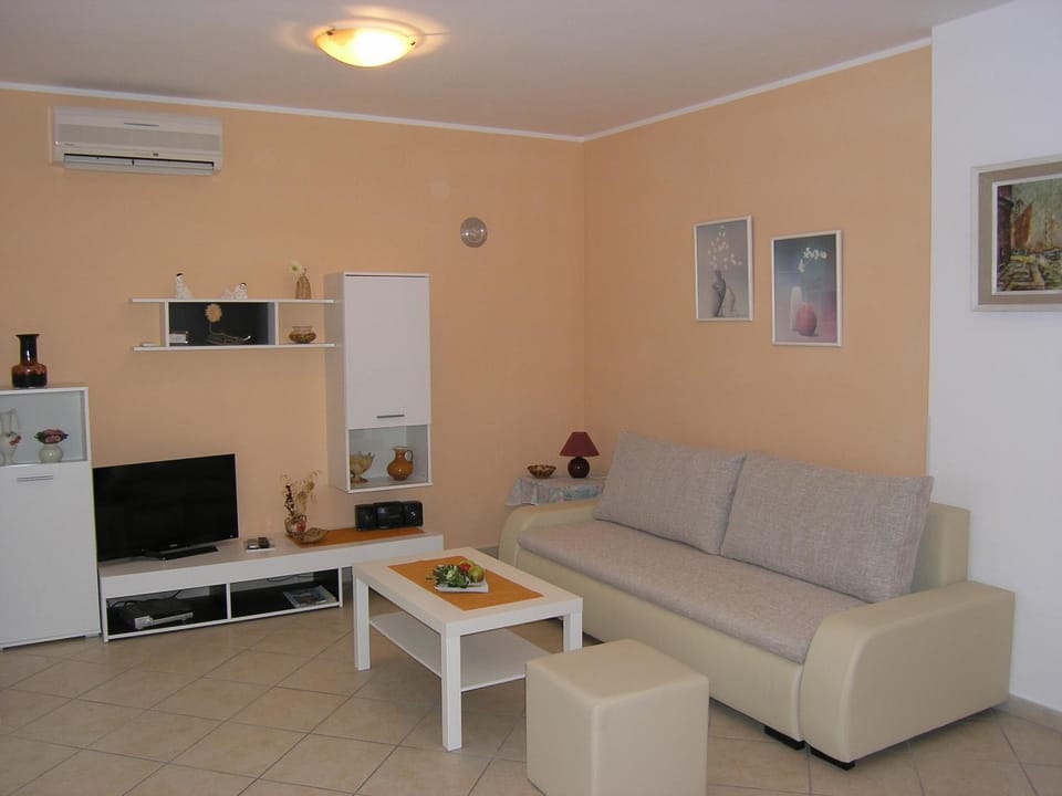 Apartment Biljana for relaxing holidays in Baska Apartment in Lika-Senj County