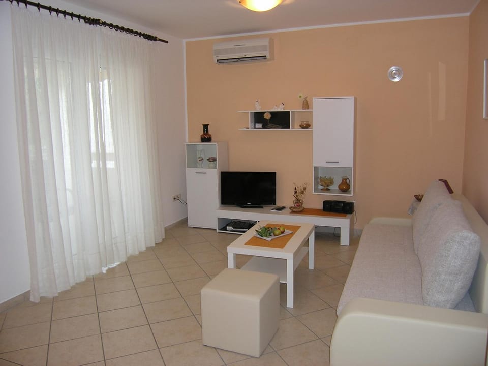 Apartment Biljana for relaxing holidays in Baska Apartment in Lika-Senj County