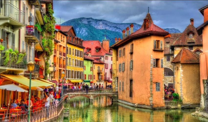 Spacious modern 2 bedroom flat great location old town + lake Apartment in Annecy