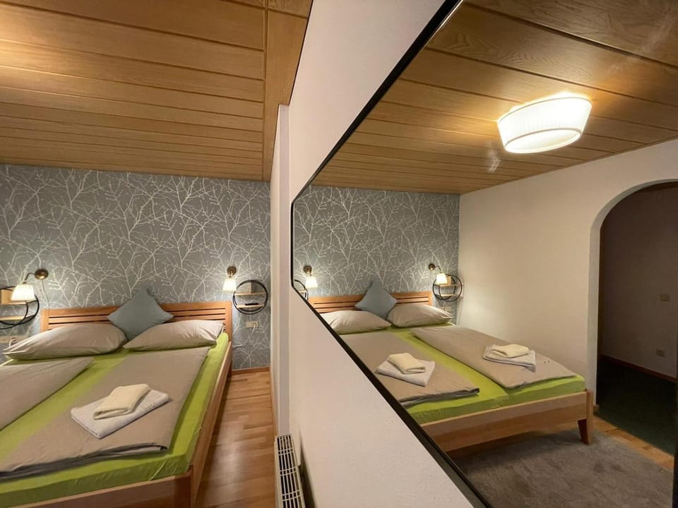 Photo of the whole room, Bedroom, towels