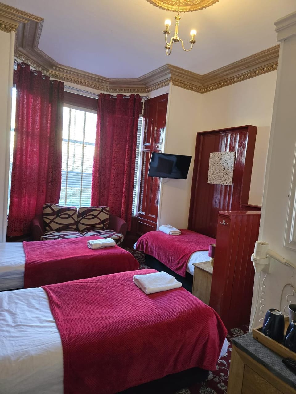 TV and multimedia, Photo of the whole room, Bedroom, towels