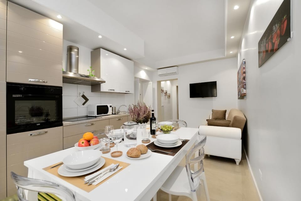 Kitchen or kitchenette, Living room