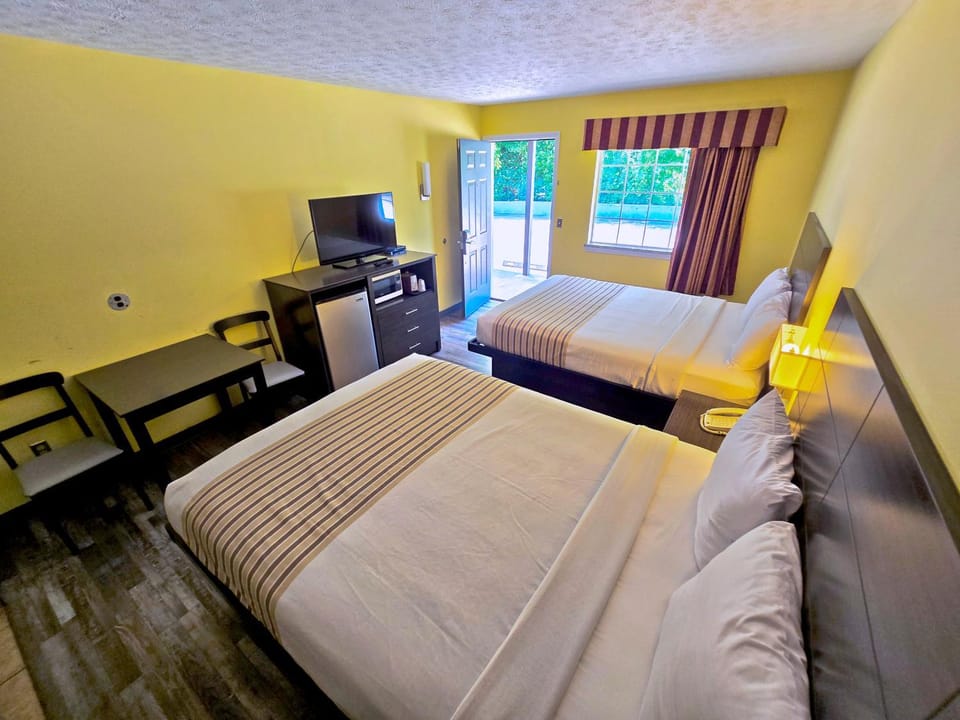 Bed, TV and multimedia, Photo of the whole room, Seating area