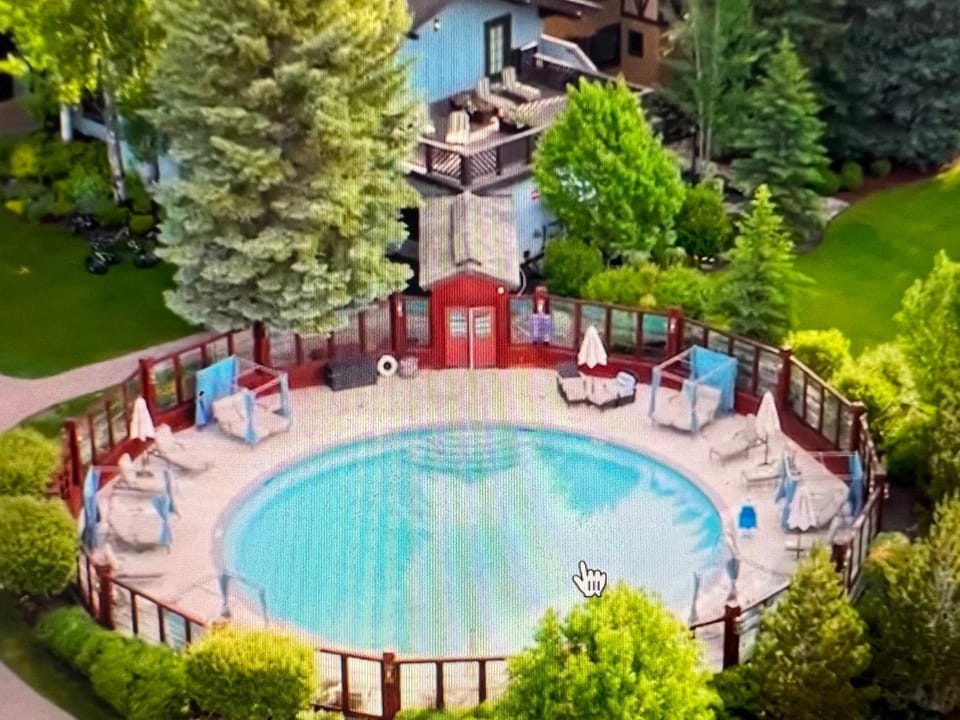 SV Wildflower Condo 3 Bed 3 Bath w SV INN pool access- No PETS! Apartment in Sun Valley