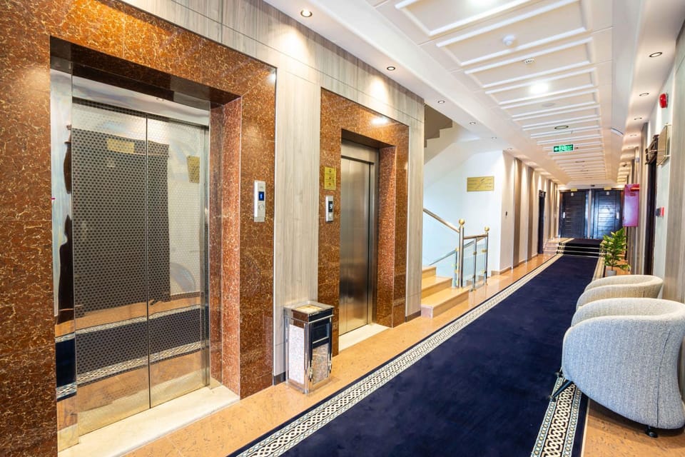 Lobby or reception, Seating area, elevator