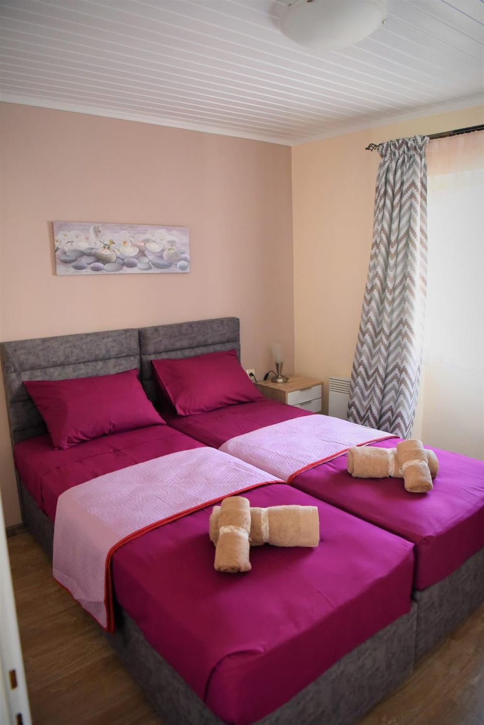 Bed, Photo of the whole room, Bedroom, towels