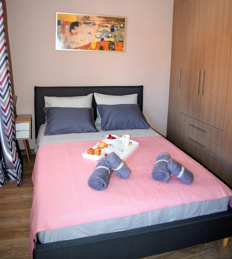 Bed, Photo of the whole room, Bedroom, towels, wardrobe