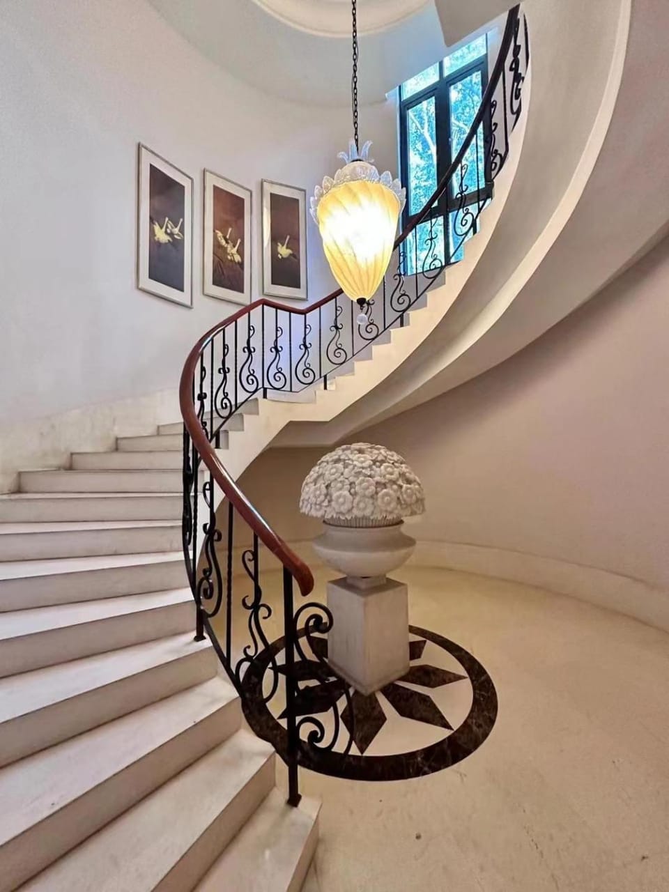 Hangzhou Rose Garden Resort & Spa Hotel in Hangzhou