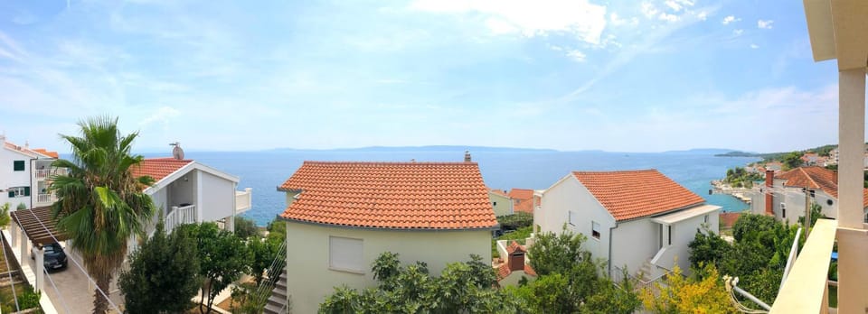 Neighbourhood, Sea view