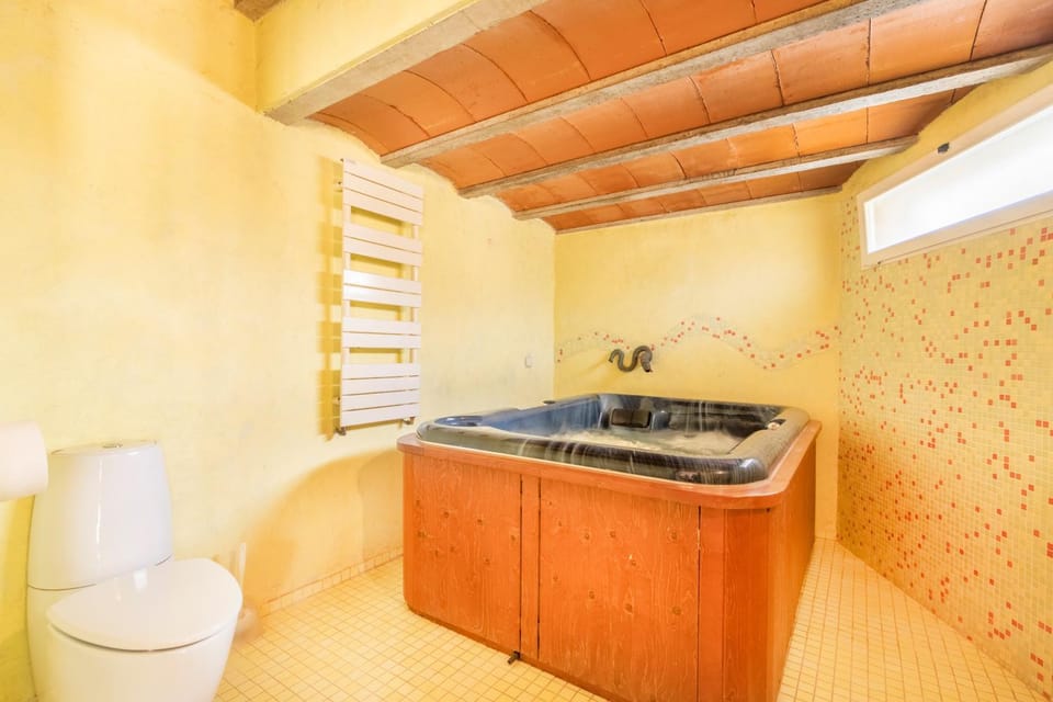 Bathroom, Living room