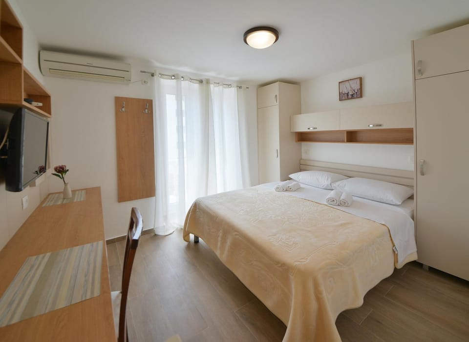 Apartmani Ljubo Rafailovic 2 Bed and Breakfast in Budva Municipality