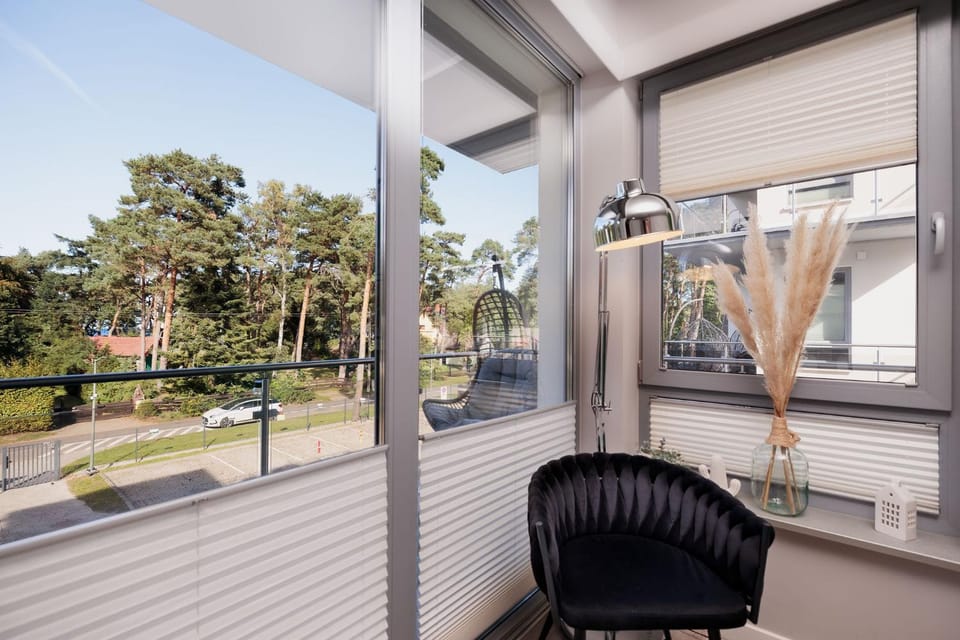 View (from property/room), Living room, Seating area, Garden view, Sea view