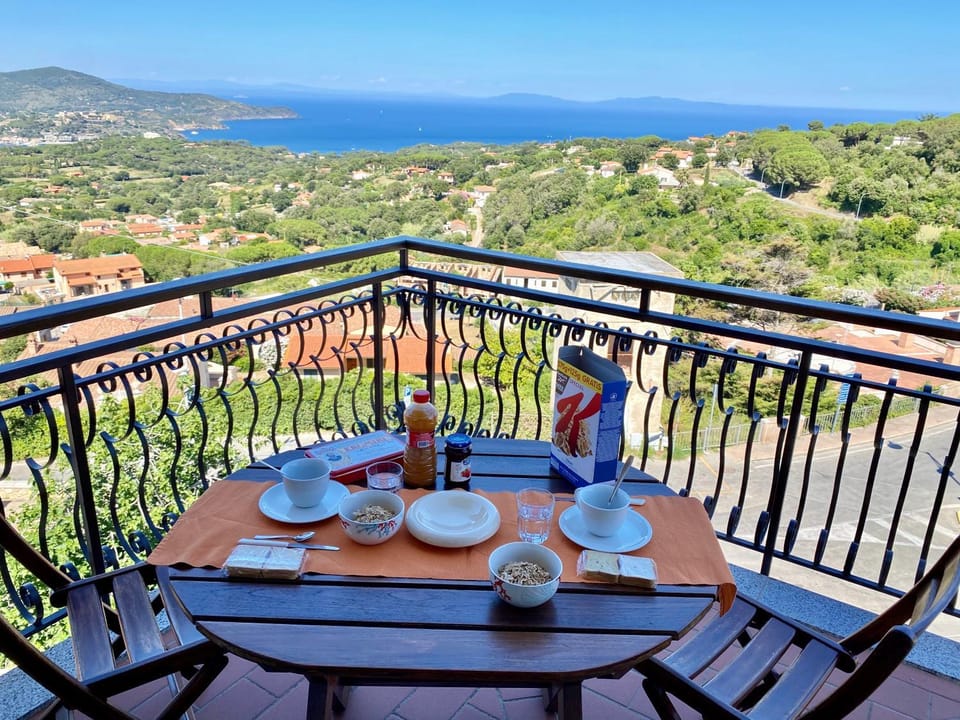 Balcony/Terrace, City view, Mountain view, Sea view, Street view