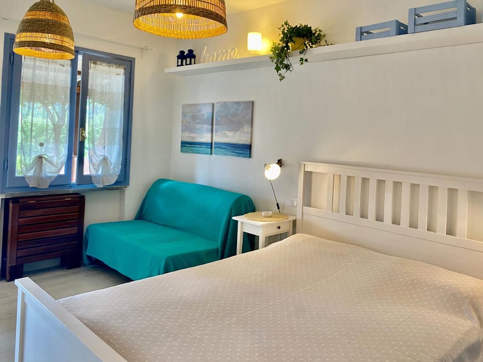 Bed, Living room
