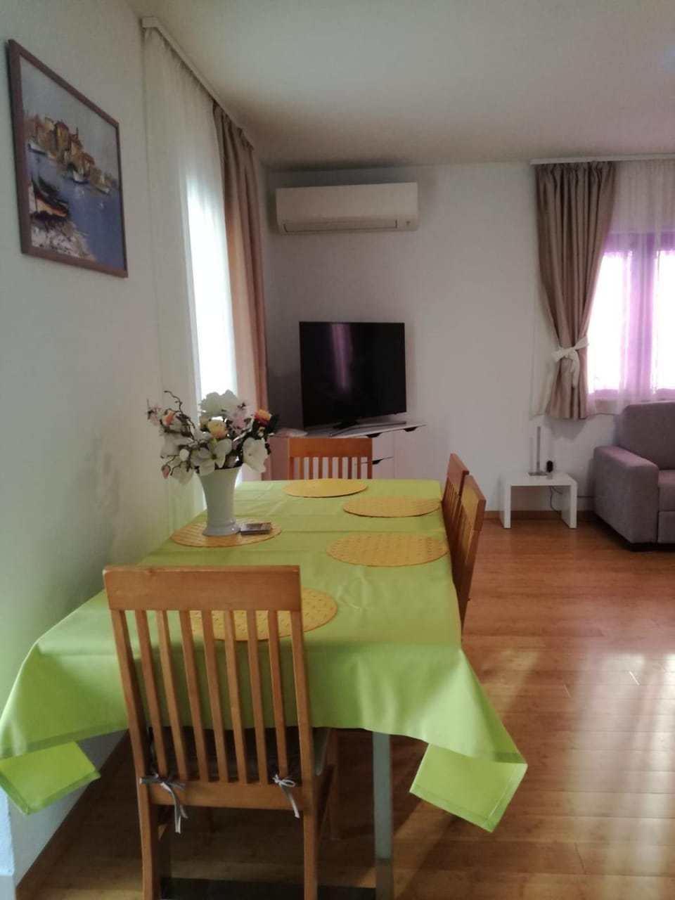 Living room, Dining area