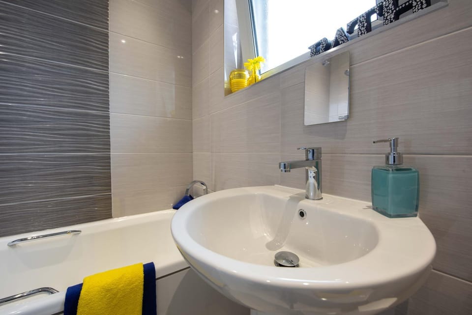 PREMIER - Garfield House Apartment in Bellshill